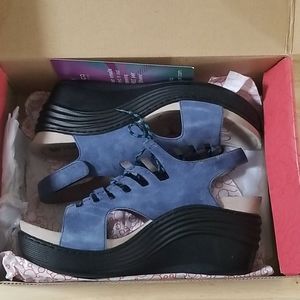 Bionica Sirus Platform Sandal size US 10 / EU 42